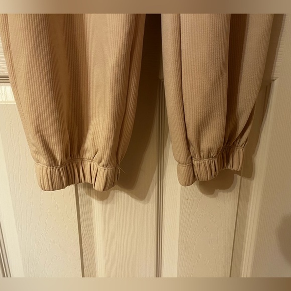 Women’s Like New Charlotte Russe Jogger Sweatpants in Tan - Picture 4 of 6
